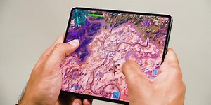 28K views · 1K reactions | Au prix de 1799€, le Galaxy Z Fold 4 est certainement LE smartphone le plus impressionnant de 2022 ! En même temps, sur le marché des pliants, Samsung fait face à aucune concurrence en Europe  Omar l'a testé ! | Frandroid | Facebook