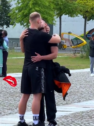 Can you read people's eyes😂 #crew #reactions #stewardess #losangeles | People's Reactions