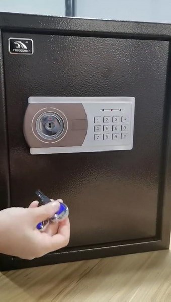 master key+code to open the safe(with the built-in battery)