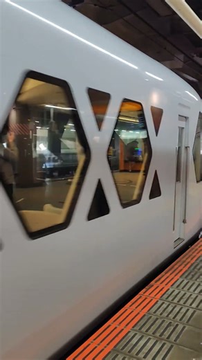 北千住駅｜スペーシアX（東武鉄道N100系電車N104F）特急の到着。R7/11。TOBU RAILWAY SPACIA X Kita-Senju Station Tokyo JAPAN TRAIN