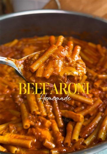 My one pan, 30-minute homemade copycat beefaroni is comfort food at its finest! It’s easy, cheesy, and way better than the can. Made with ground beef, tender pasta, a rich tomato sauce, and plenty of melty cheese, it’s a weeknight win the whole family will devour. Everything cooks in one pan (yes, even the pasta!) so cleanup is just as easy as the prep. Think nostalgic flavors, but upgraded for grown-up taste buds, and picky eaters still love it. #OnePanMeal #30MinuteMeals #Beefaroni #KidFriendl