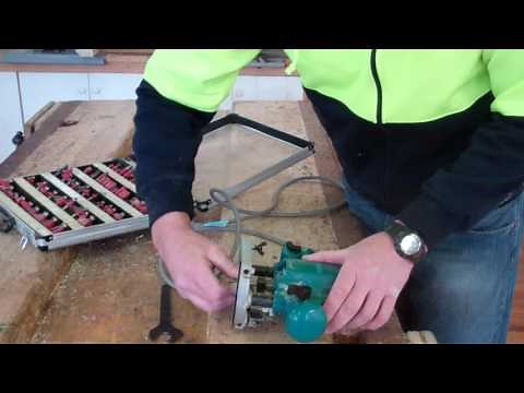 Changing a router bit