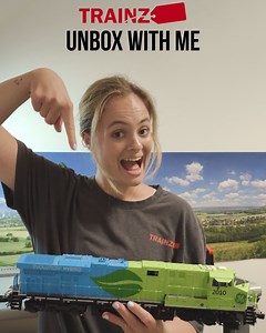 Unbox and test this Lionel Visionline Diesel with me! And wow, look at those lights! I am OBSESSED with this model 😁😍🚂 | Trainz.com