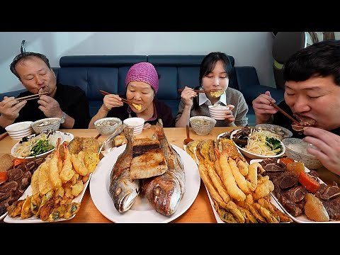 The Lunar New Year food with the whole family! - Mukbang eating show
