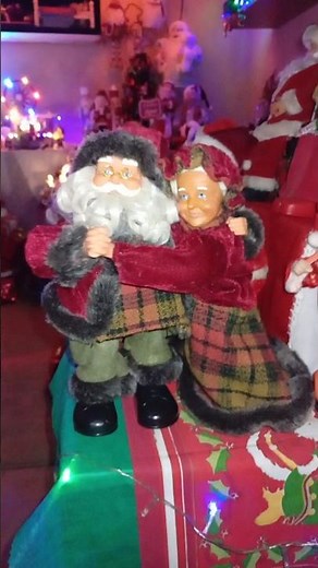 Couple Dancing Santa And Mrs Claus 2009