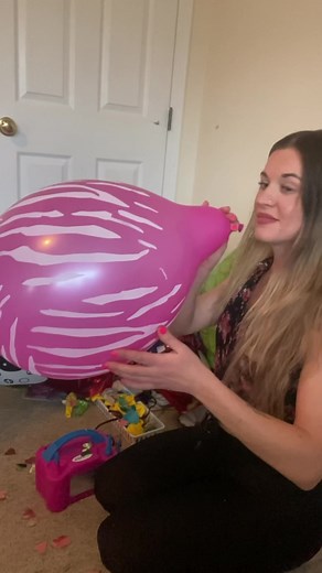 #blowtopop #balloon #balloonchallenge #balloontiktok #balloons #loonergirl #looner #poppingballoons #loonervideos