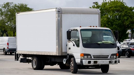 How to Get Box Truck Contracts [11 Strategies That Work]