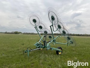 John Deere 702 10-Wheel Rake | Agriculture