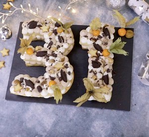 [En attendant 2019 ✨] Quand le number cake se met sur son 31, on adore 🤩 Vous aussi ? La recette par ici ➡️ https://bit.ly/2zMTYvr | Marmiton