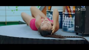 2.4M views · 53K reactions | A snake entangled the girl, and the python came to devour humans! 美女被小蛇缠绕，巨蟒也赶来吞噬人类！ #DeepSeaMutantSnake #深海蛇难 正片放映厅 | Watch FULL Movie on YOUKU APP https://qr.youku.com/pr?c=xaYZpfrZB0kv Shop officially licensed merch of your favorite YOUKU programs https://bit.ly/KOITAKEfb #YOUKU #优酷 | Youku Movie | Facebook