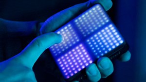 Block "ROLI BLOCKS" which can make a variety of electro-music by tapping and sliding light with fingers