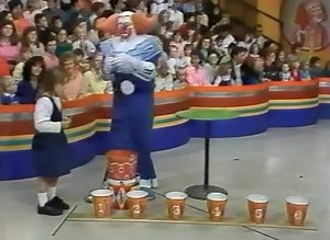 Bozo Circus Chicago Illinois Recognized as the most popular and successful locally produced children's program in the history of television, it only aired under this title for 14 of its 40 years: it also aired under the titles Bozo (1960–1961), Bozo's Circus (1961–1980), and The Bozo Super Sunday Show (1994–2001). When did Bozo Circus go off the air? Bob Bell retired in 1984 and was replaced by Joey D'Auria. A dwindling audience finally led WGN to cancel the program in 2001. “Bozo” subject file.