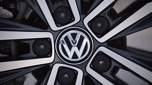 5.8K views · 61 reactions | Make your wheels stand out from the rest and upgrade your center caps with our Volkswagen logo and dynamic spinning function. Comes as a complete set of four, and easily fits all models that have a standard center cap. Find your nearest dealer: https://bit.ly/2UBdDqw | Volkswagen | Facebook