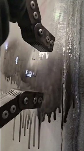 Material cracking test MPI is a non-destructive testing method that detects surface defects.