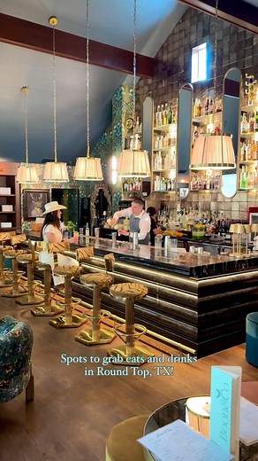 Tip! I can’t stress this enough—the best time to visit Round Top, TX is Thursday through Saturday to ensure more places are open! In order of the video: ✨ @boonandcompany – Their second-floor bar, Bar 17, is absolutely stunning! I loved their pizzas and burger. ✨ @ellis_motel – The coolest bar in town with affordable drinks! ✨ The Mark Speakeasy – Located at @the550market , and such a vibe! ✨ @royerspiehaven – Hands down, the best pie in town! ✨ @roundtopbrewing – Grab a pint and don’t miss thei