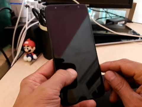 It's on but the Samsung J4 Core cell phone is not visible. Dark Display / Solution