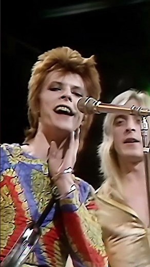 David Bowie performs Starman live on Top of the Pops in 1972 #davidbowie #bowie #starman #livemusic