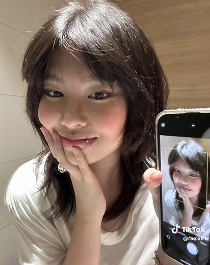 Best Selfie Tips for Kirstenmrll and Choc | Photo Slide Ideas