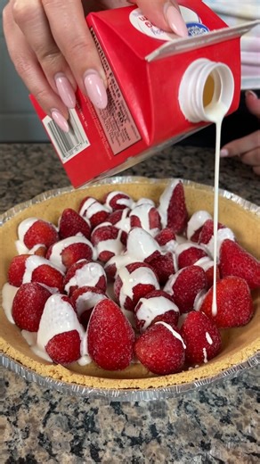 Easy strawberry pie This is always good | Southern Sweets