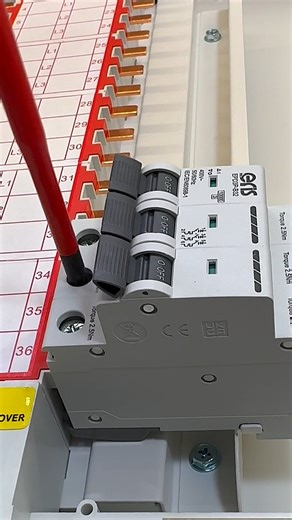 253K views · 1.7K reactions | In this video, we install a surge protection device (SPD) kit with an MCB into an Eris Pro distribution board from Yesss Electrical. Learn more about the Eris Pro Range  https://hub.efixx.co.uk/ErisProRange #distributionboard #3phase #spd | EFIXX | Facebook