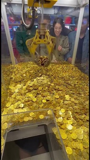They Won Real Coins from the Claw Machine — Everyone Went Crazy! #funny