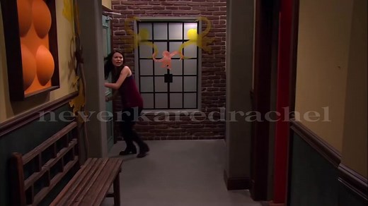 Sibling Bonding on iCarly: Carly Always Goes to Spencer First!