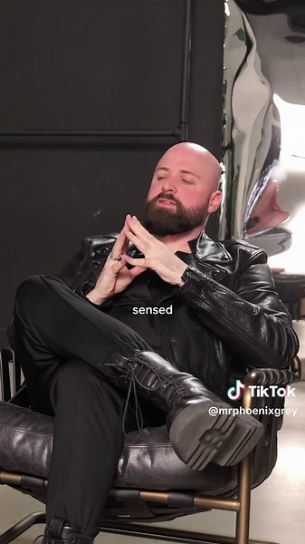 To panel, or not to panel — truly the eternal design debate. When it's placed with intention, wall paneling can add architectural interest, create a moment of pause, and bring a touch of modern drama. But panel every wall and suddenly you’re in a corporate boardroom waiting for someone to say, “Let’s circle back.” When it comes to feature walls and architectural details, this is one of those interior design moments where less really is more. . . #interiordesign #wallpanelling #designtips #homema