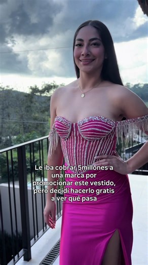 Pa que cobrar tanto pues 🤪 Réntalo en tan solo $600 😮‍💨🔥 #fypシ゚ #parati #humor #vestidos #fyp