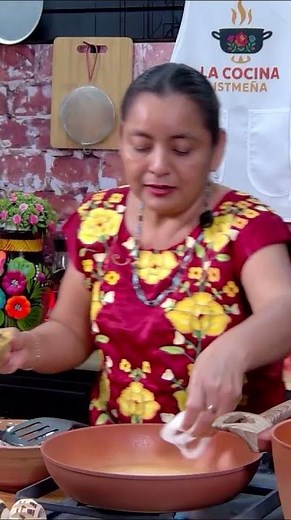 🦉| #LaCocinaistmeña El pollo garnachero es un platillo tradicional de la región del Istmo de Tehuan