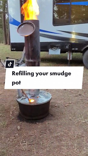 Refilling your smudge pot is super simple. In my opinion it's easier than adding wood in the fire 😂1. You want to make sure your smudge pot is 100% off (close the regulator and close the lid at the top of the stack) 2. Wait until your smudge pot is cool- typically 30-45 min 3. Once cool remove the regulator, fill and re-light. We like to add fuel before we use it for the night so we never have to turn off, wait, refuel and then light it back up. 👉🏻👉🏻You NEVER 🚫⛔🙅‍♂️ want to refill your sm