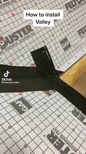 How to instll valley with asphalt shingles🛠️ Original Video: @mitostheroofer #roofing #roofingcontractor #roofingtips #roofinglife #roofing101 #roofingrepair #roofingmaterials#roofinginstallation #roofingproblems #roofingmaterials #roofingcrew #roofer #shingleroof #metalroofing #flatroofing #foryoupage #roofingmemes #roofingsafety #roofingcompany #roofingexpert