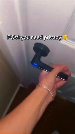 Finding The BEST Viral Products on Instagram: "Comment “DOOR” and I’ll send it right over! This fingerprint door lock turns any bedroom or apartment door into a smart lock in minutes 🔒 • Unlocks instantly with your fingerprint • Touch keypad backup for guests • App control straight from your phone • Clean, modern handle that doesn’t look bulky Perfect for rentals, home offices, bedrooms, or anyone tired of hiding spare keys. Simple setup, solid security, and it actually looks good on the door. 