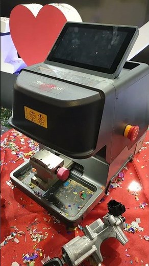 FULL AUTOMATIC KEY CUTTING MACHINE XTOOL