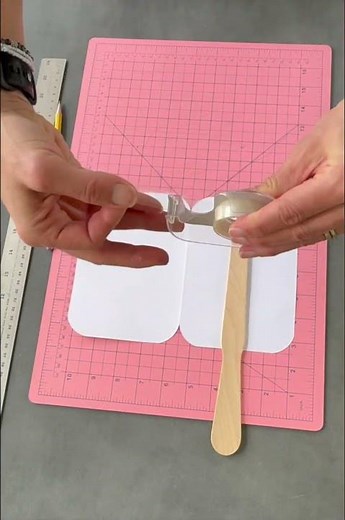 How to make a fan program for your wedding