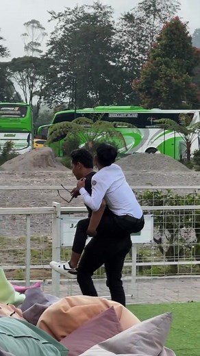 Abah Deni Minta Gendong Adminnya Sendiri - Asyrof Maudi #MSMAfaWisata