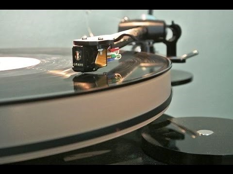 Cleaning Vinyl Records the Way Experts Recommend