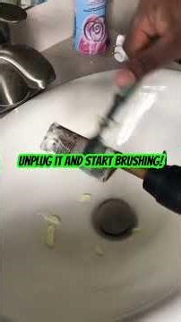 How to clean your hot comb