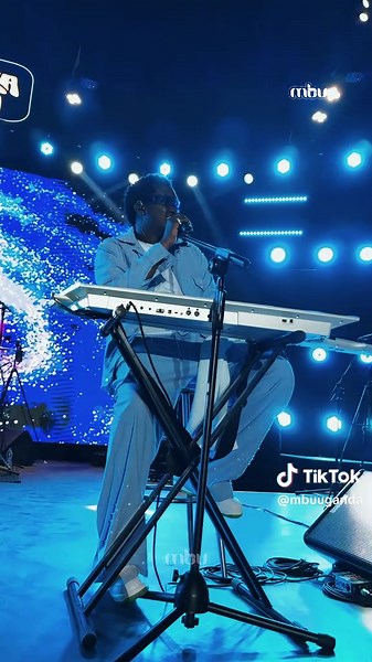 Joshua Baraka was full of praise for the @Thee Unnamed band during his #IntoTheBrakaLand show 😍 @Mbu #JoshuaBaraka #TheeUnnamedBand #TikTokUganda