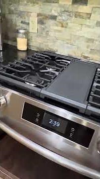 Frigidaire slide in gas range GVFG3060BF
