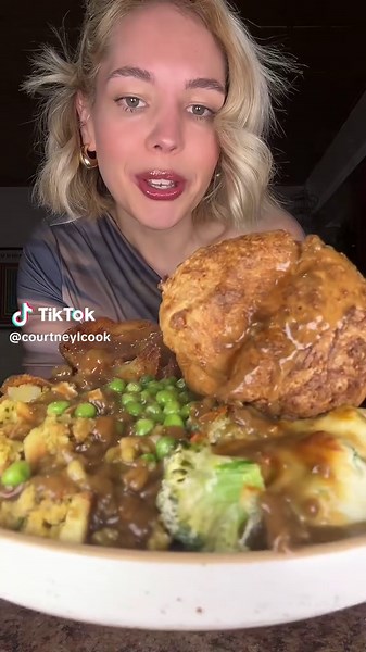 Week 24 #roastdinner #vegetarianroast #britishfood #uktiktok #familydinner