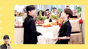 36K views · 3.1K reactions | #博君一肖 女️「恋爱大作战」 小赞比赞 VS 耶啵夸赞✌️ 可能是全网最完整的小赞比赞合集了 好甜好甜 不甜不要钱！！！快来pick你心中的获胜者！ CR.麦田垦荒日记 ——————\/ 看到好东西就要分享一下，个人娱乐罢了 | 博君一肖 | Facebook