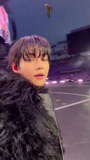not taehyung giving us all type of transitions 🥹 #bts #taehyung
