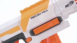 7 comments | Baue deinen eigenen Blaster für jede Mission mit dem Nerf Modulus Recon MKII Blaster von Hasbro! Erweitere deinen Blaster mit der Laufverlängerung und dem mitgelieferten Magazin. Der Blaster schießt bis zu 27 Meter weit. Das Magazin fasst 6 Darts. Mit den Nerf Modulus Upgrade Kits hast du bis zu 1000 verschiedene Kombinationsmöglichkeiten. Achtung: Nicht auf Augen oder Gesicht zielen! | Nerf | Facebook