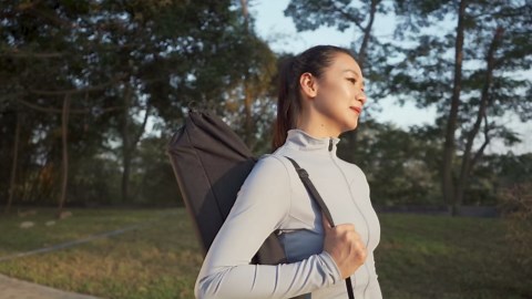 Portable Projector Screen with Stand, Outdoor Movie Screen, 80 Inch 16:9, Light-Weight, Mobile and Compact, Easy Setup and Carrying, Projection Screen with 1.2 Gain Glass Fiber, Idea for Home Cinema.