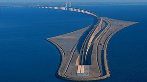 L'Oresundsbron, le pont le plus grand du monde... qui passe sous la mer