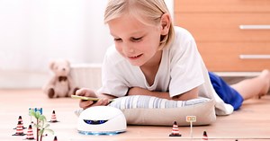 Vortex robot plays with kids, teaches them to program