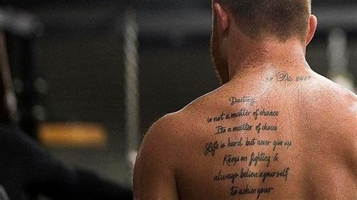 ¿Qué dice el tatuaje de Canelo Álvarez en la espalda? Lo que significa