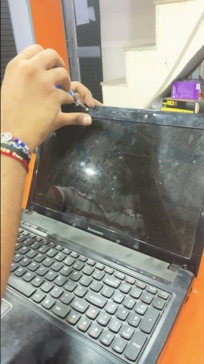 Replacing a Broken Screen on Lenovo IDEAPAD G560 Laptop - DIY Screen Replacement Guide