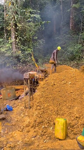 The gold ore washing process includes crushing, grinding, smelting and other steps.