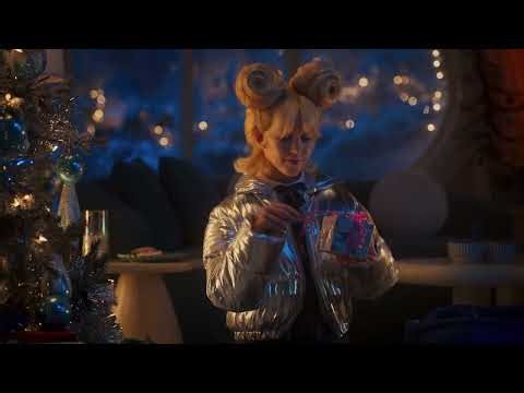 New Walmart Ad Stars Walton Goggins As The Grinch And Oh No